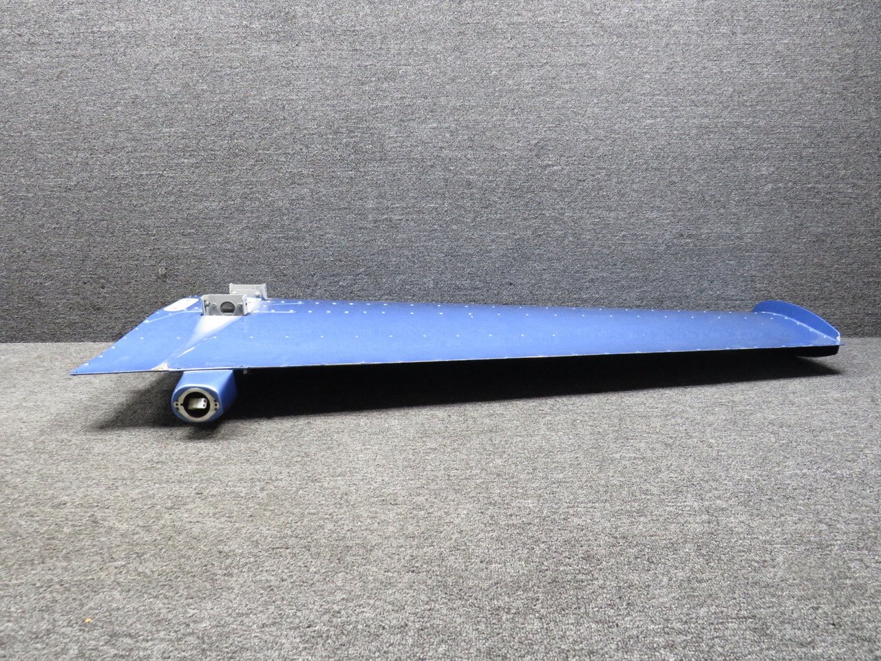 0044-1 Robinson R66 Horizontal Stabilizer (Blue) 0044-1 Robinson R66 Horizontal Stabilizer (Blue)