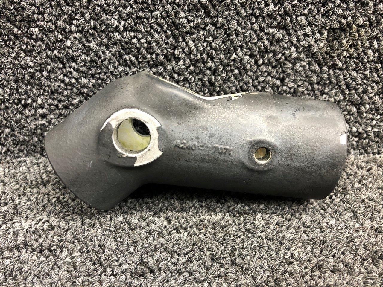 A014-18 (FSO: A239-4) Robinson R22 Beta Landing Gear Elbow LH - RH A014-18 (FSO: A239-4) Robinson R22 Beta Landing Gear Elbow LH - RH