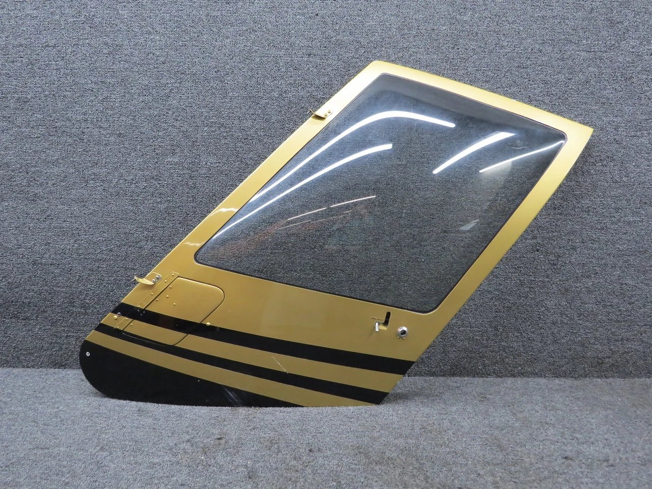 C026-031 Robinson R44II Cabin Door Assembly LH with Bubble Window (Clear) C026-031 Robinson R44II Cabin Door Assembly LH with Bubble Window (Clear)